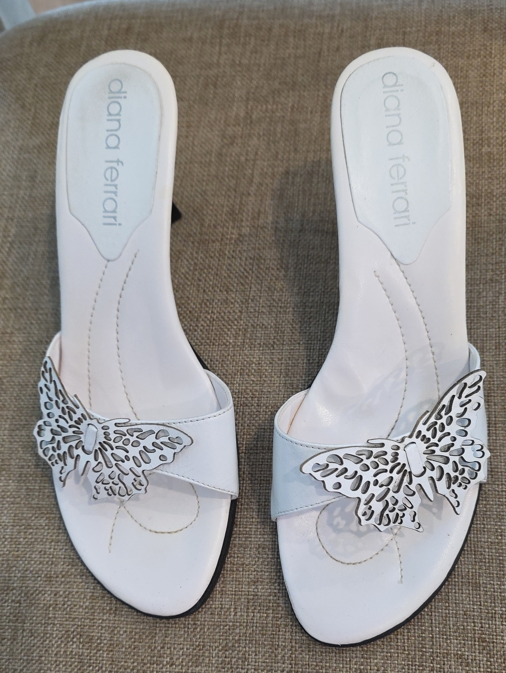 Diana Ferrari 3.5 Inch White Butterfly Slide Mules, Size 7.5 Medium.